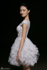 组图：“玉娆”徐璐芭蕾写真柔美瑰丽