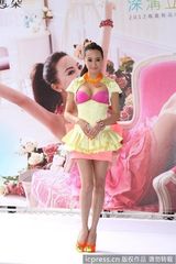 组图：关颖低胸爆乳装为代言内衣走秀