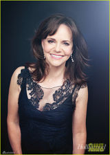 组图：好莱坞女星优雅登杂志 海瑟薇灵性玛丽昂妩媚