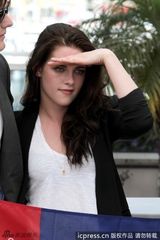 组图：斯图尔特携手邓斯特亮相戛纳养眼十足