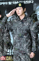 组图：SJ利特演歌舞剧激动飙泪 池贤宇亮相