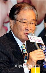 组图：韩剧《千次的吻》记者会 金素恩柳镇宣传