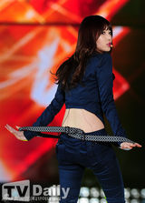 组图：SHINee等亮相活动 Rainbow等T台走秀