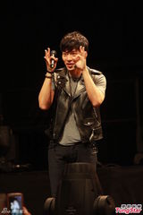 组图：韩星玄彬卖萌扮兔子 分享吻戏经验害羞