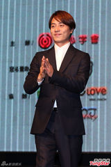 组图：神话李先镐来台会粉丝 爱心募款助儿童