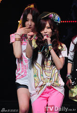 组图：EXO等亮相《M！Countdown》Busker夺冠