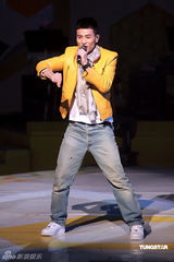 幻灯图：容祖儿等众星录节目 The Big Four耍宝