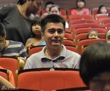 组图：许亚军父爱博大 带太阳村孩子进儿童剧院