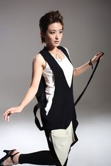 高清组图：徐亚祺写真曝光 黑白灰三色打造个性