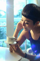 高清图：小范冰冰杨慧娇靓丽出镜 高薪代言豪华别墅