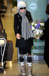 组图：中国女演员巩俐赴韩宣传新片《上海》