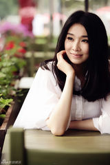 组图：陈丽娜春意写真尽显素雅风情