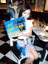 组图：baby庆24岁生日 许愿本命年事业爆发