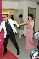 组图：无线46周年台庆亮灯 小生花旦齐出动