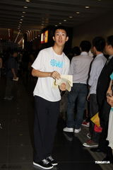 组图：刘德华与粉丝庆生 向华强夫妇到场祝贺