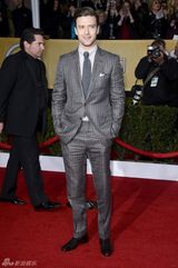 组图：19届演员工会奖举行 女星各色长裙PK红毯