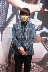 独家高清：李珉廷朱相昱等宣传《单身女》