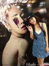 组图：咖啡妹乐明明脱线迷糊骑车摔翻