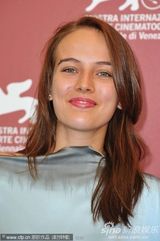 组图：《阿洛伊斯纳贝尔》发布会 编剧带小宝贝抢镜