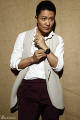 组图：李宗翰登时尚杂志封面 国民小生演绎雅痞型男