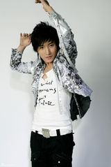 幻灯图集：李炳辰优质型男帅气写真 洋溢活力风采