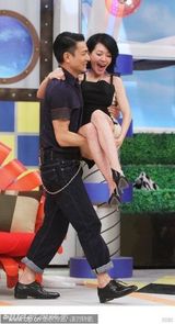 组图：刘德华上《康熙》遭小S飞扑猛吃豆腐