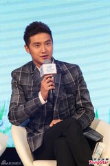 组图：田亮一家三口捞金 Cindy扮天使萌翻众人