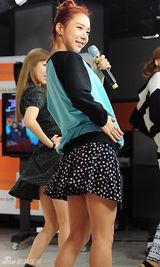 组图：韩女团TwoX出演音乐节目展激情舞台