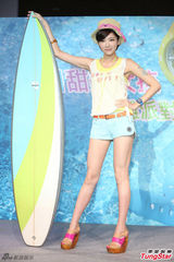 组图：Dream Girls清凉出镜 大秀性感美腿