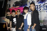 MIC男团助阵《变3》点映 池约翰庆22岁生日(图)