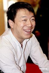 高清组图：“道哥”刘桦签约星皓获赠金饭碗 黄渤郭涛抵场祝贺