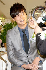 高清组图：郑元畅代言护肤品 自曝喜欢白皙女孩