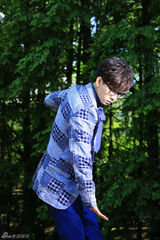 组图：胡夏拍《傻瓜探戈》MV 搂美女舞伴热舞