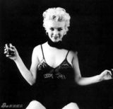 组图：知名摄影师米尔顿-格林拍摄梦露