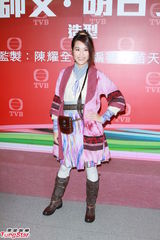 组图：黄浩然为拍戏剃头 黄翠如强调无后台