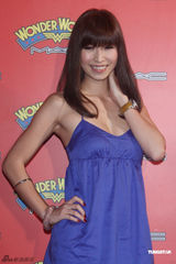 组图：吴佩慈不担心床戏照曝光 期待当大S伴娘 