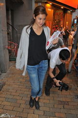 组图：失婚乐基儿收拾心情 返港捞金专注工作