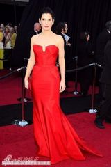 组图：奥斯卡影后布洛克化鬼妆带养子过万圣节