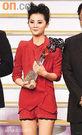 幻灯图：设计师点评歌手着装 千奇百怪争奇斗艳 