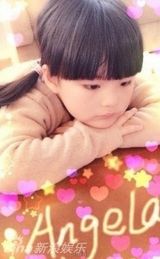 组图：王诗龄卖萌照撞脸童年王菲