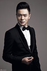 组图：万思维型男写真雅痞不羁