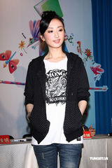 幻灯图：阮经天赵又廷书展上为《艋舺》造势