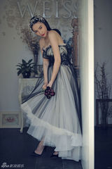 组图：李媛时尚婚纱大片 扮个性新娘显真我气质