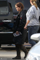 组图：罗素-克劳与艾玛-沃森现身《诺亚》片场