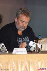 组图：吕克-贝松新片台北取景 赞台湾人美地美