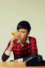 组图：冯铭潮开辟“雅潮”路线 演绎不羁风格