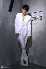 组图：付辛博《神魂颠倒》预告曝光 展型男造型