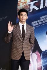 组图：《特种2》在韩首映 阿娇携男友正式亮相