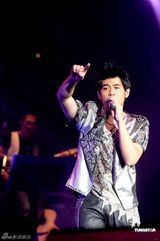 周杰伦演唱会与脱衣舞娘热舞 气氛异常火爆(图)