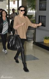 高清组图：布鲁姆变24孝老爸 模特老妈变甩手掌柜